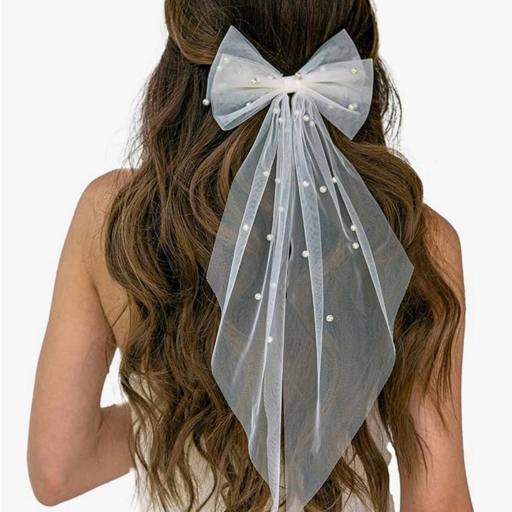 Elegant White Bow Hair Accessory